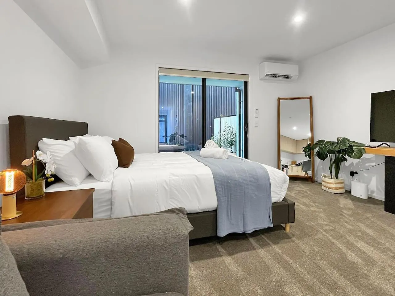 Lovely Cbd Studio On Allen Christchurch 0*,  New Zealand